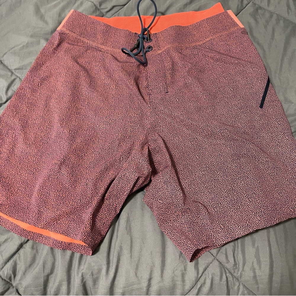 Lulu Lemon Shorts size 34 (good condition)